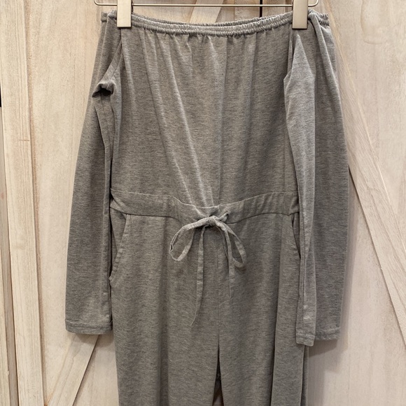 Gray off-the-shoulder jumpsuit - Picture 2 of 4